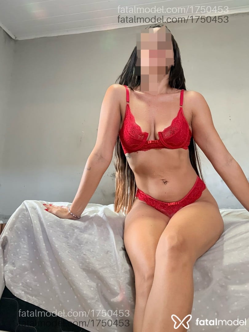Acompanhante mulher com cabelo castanho de olhos mel - Sol Acompanhante mulher com cabelo castanho de olhos mel - Sol