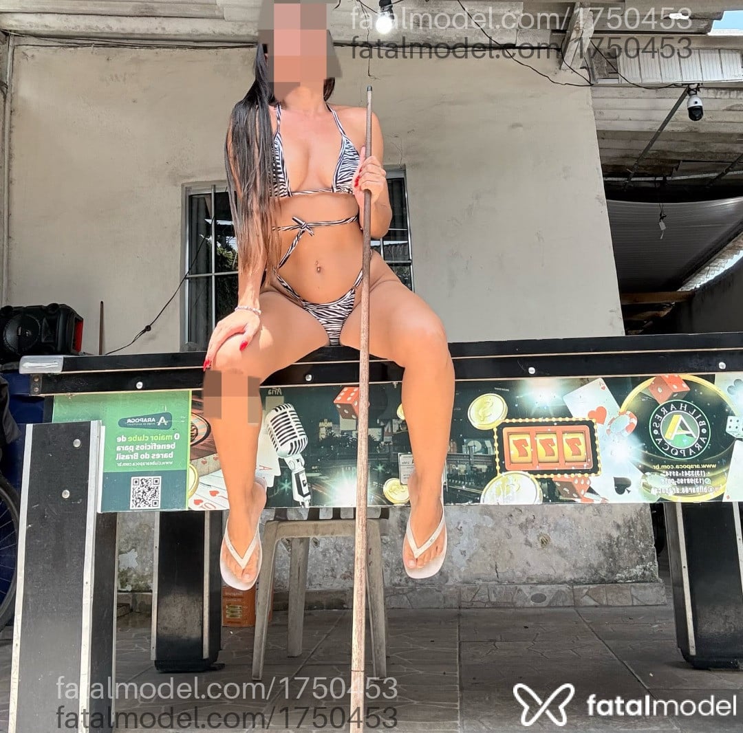 Acompanhante mulher com cabelo castanho de olhos mel - Sol Acompanhante mulher com cabelo castanho de olhos mel - Sol