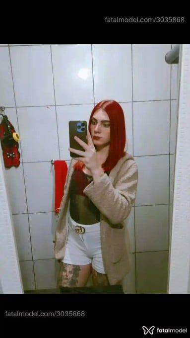 Acompanhante mulher trans ruiva (o) de olhos azuis - Kauane Tschoeke