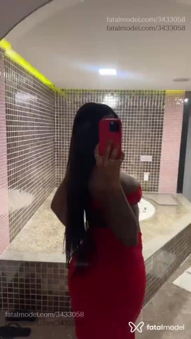 Acompanhante mulher com cabelo castanho de olhos castanhos - Júlia