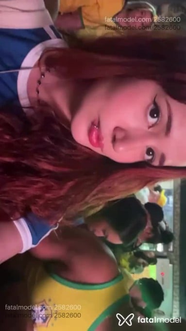 Acompanhante mulher ruiva (o) de olhos mel - Rosée Acompanhante mulher ruiva (o) de olhos mel - Rosée