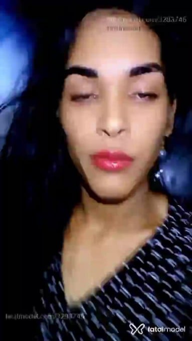 Acompanhante mulher trans morena (o) de olhos castanhos - Clau