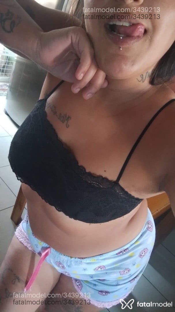 Acompanhante mulher morena (o) de olhos pretos em Lorena Acompanhante mulher morena (o) de olhos pretos em Lorena - Morena