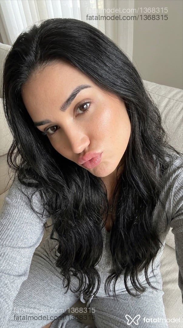 Acompanhante mulher trans com cabelo castanho de olhos castanhos em Maringá - Beatriz Leal