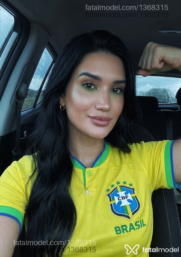 Acompanhante mulher trans com cabelo castanho de olhos castanhos em Maringá - Beatriz Leal