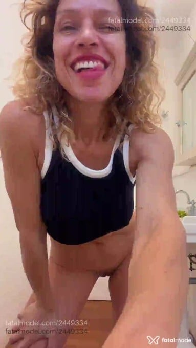 Acompanhante mulher loira (o) de olhos castanhos - Camila Acompanhante mulher loira (o) de olhos castanhos - Camila