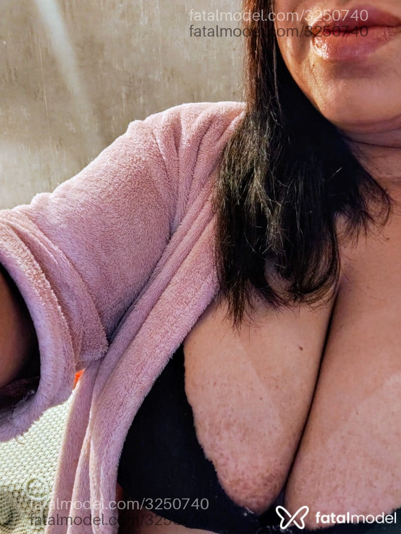 Acompanhante mulher morena (o) de olhos castanhos em Pelotas - Carol