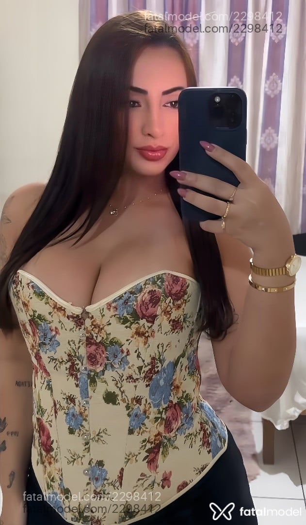 Acompanhante mulher com cabelo castanho de olhos castanhos em Lins - Erika Juliana