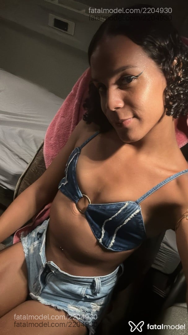 Acompanhante mulher trans morena (o) de olhos castanhos - Isabel
