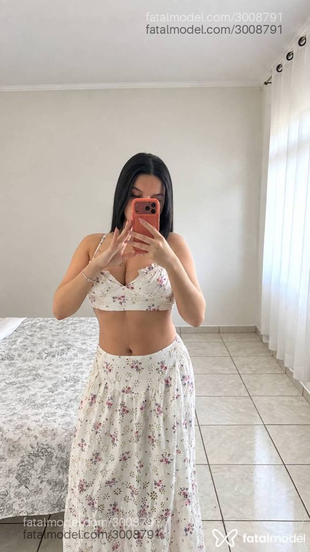 Acompanhante mulher morena (o) de olhos castanhos - Letícia Bellini