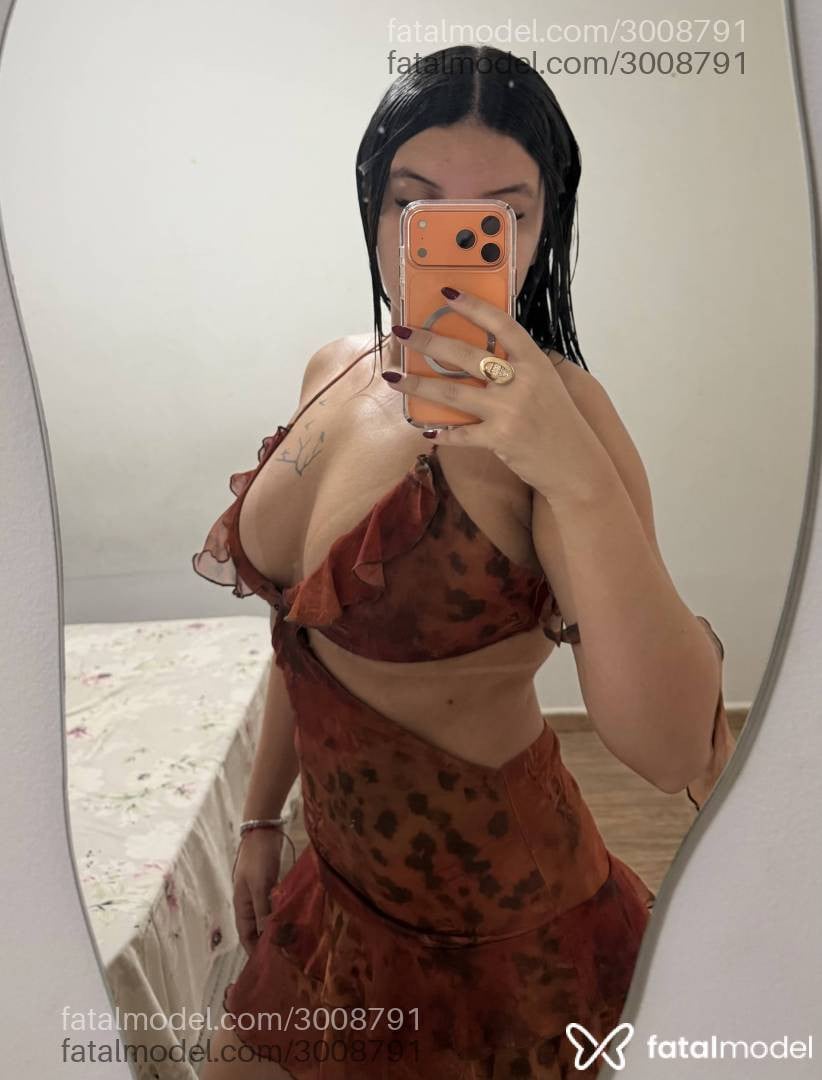 Acompanhante mulher morena (o) de olhos castanhos - Letícia Bellini