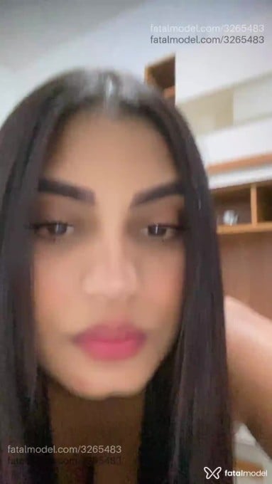 Acompanhante mulher morena (o) de olhos pretos - Clara