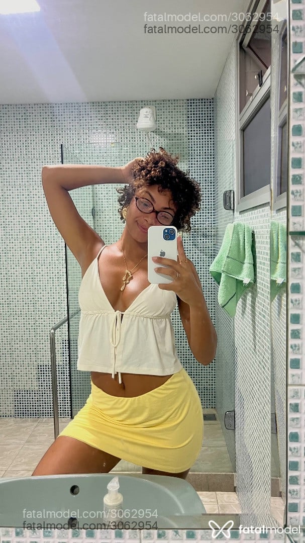 Acompanhante mulher com cabelo castanho de olhos castanhos em Vila Velha - Julinha