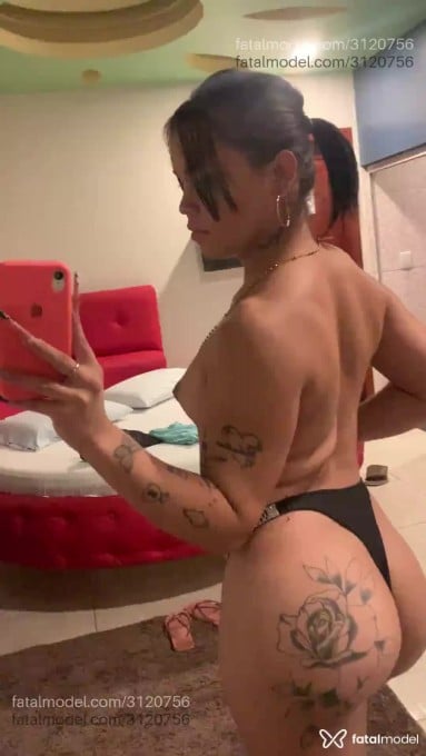 Acompanhante mulher trans com cabelo castanho de olhos pretos em Boa Vista Acompanhante mulher trans com cabelo castanho de olhos pretos em Boa Vista - Valentina