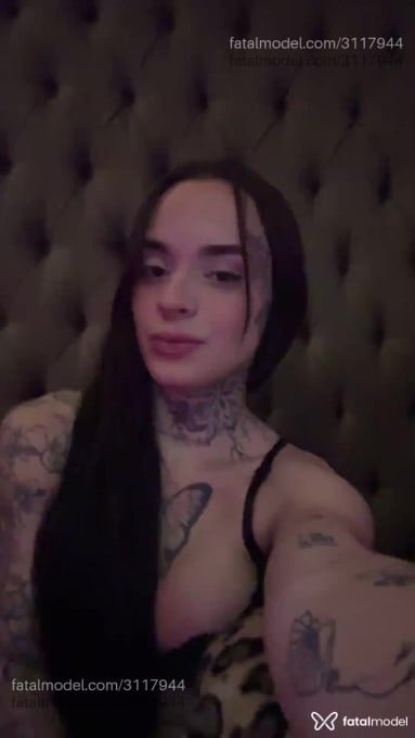 Acompanhante mulher trans loira (o) de olhos mel - Stella Raven
