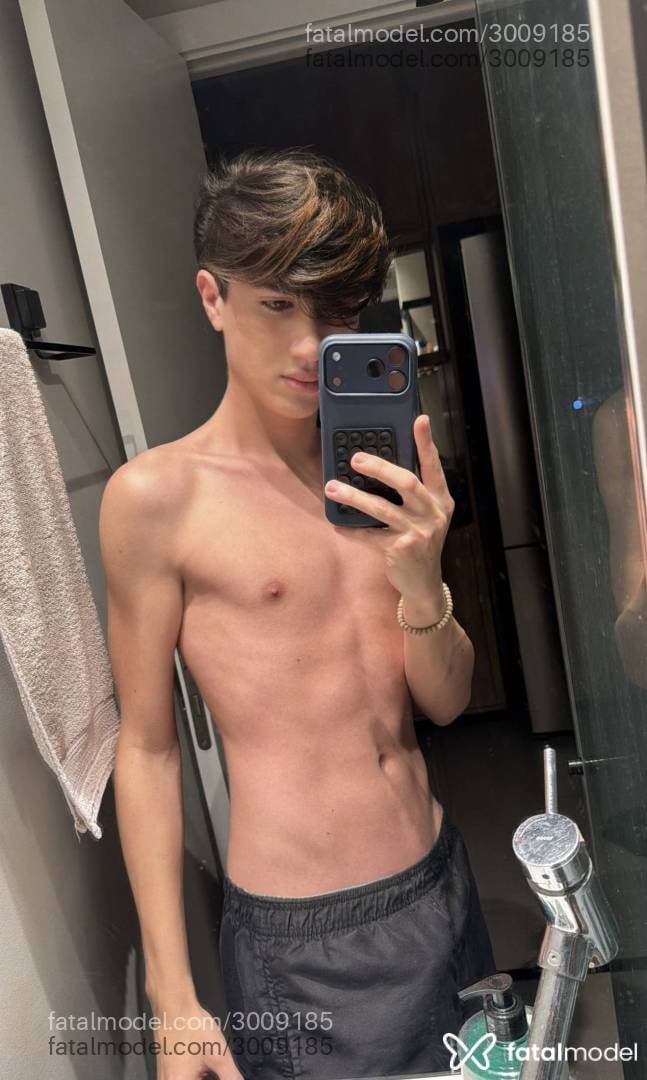 Acompanhante homem com cabelo castanho de olhos mel - Henrique Valentim