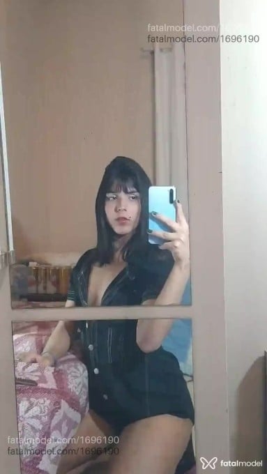 Acompanhante mulher trans com cabelo castanho de olhos castanhos em Irecê Acompanhante mulher trans com cabelo castanho de olhos castanhos em Irecê - Mirla Valentina