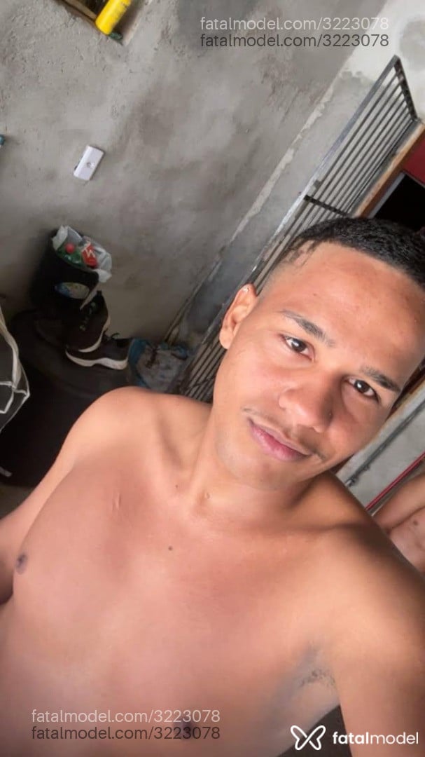 Acompanhante homem com cabelo castanho de olhos castanhos - Superchoque Acompanhante homem com cabelo castanho de olhos castanhos - Superchoque