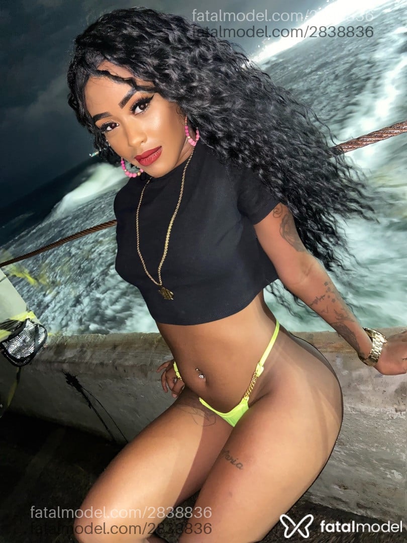 Acompanhante mulher morena (o) de olhos castanhos - Thayna