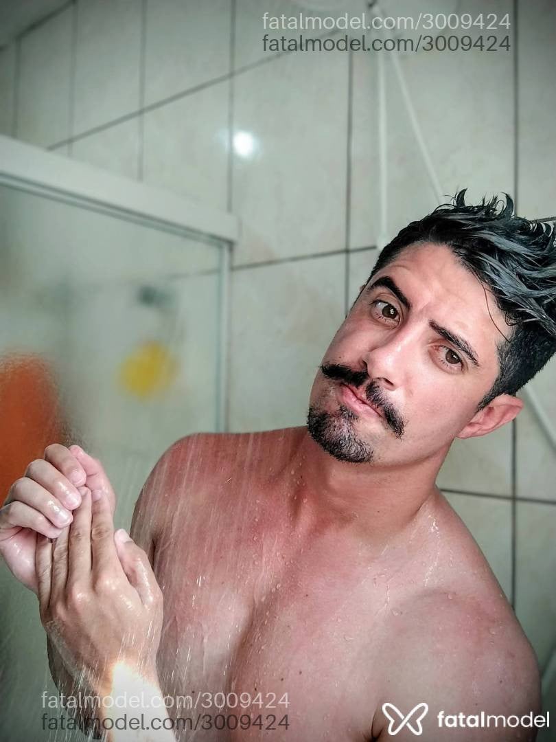 Acompanhante homem com cabelo castanho de olhos mel em São Paulo - Falcão