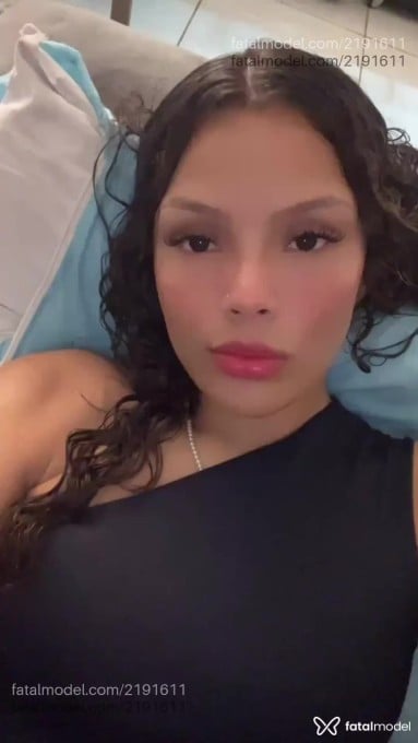 Acompanhante mulher com cabelo castanho de olhos castanhos - Agatha Mello