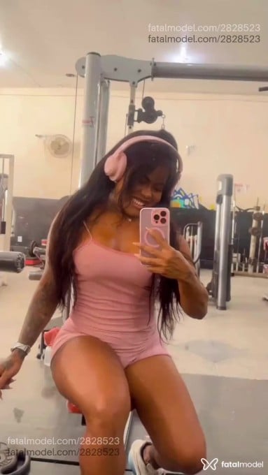 Acompanhante mulher com cabelo castanho de olhos pretos - Pricilatatuada Acompanhante mulher com cabelo castanho de olhos pretos - Pricilatatuada