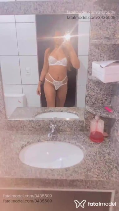 Acompanhante mulher loira (o) de olhos castanhos - Carina Borges