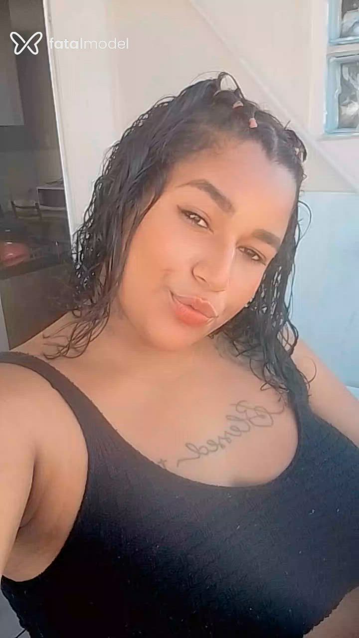 Acompanhante mulher morena (o) de olhos castanhos - Victoria