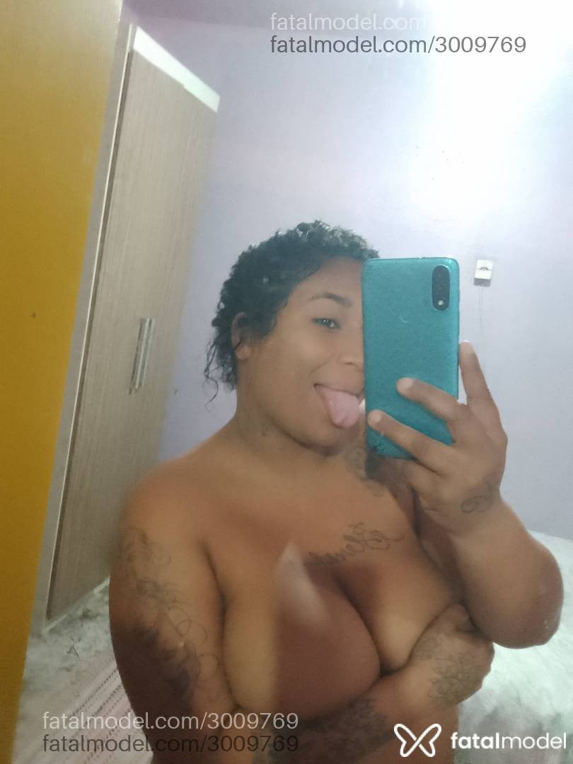 Acompanhante mulher morena (o) de olhos castanhos - Victoria