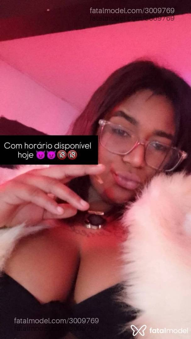 Acompanhante mulher morena (o) de olhos castanhos - Victoria