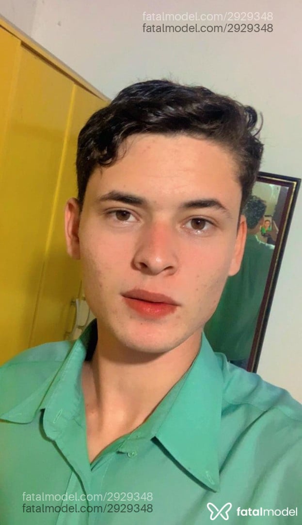 Acompanhante homem com cabelo castanho de olhos mel em Maceió Acompanhante homem com cabelo castanho de olhos mel em Maceió - Moisés