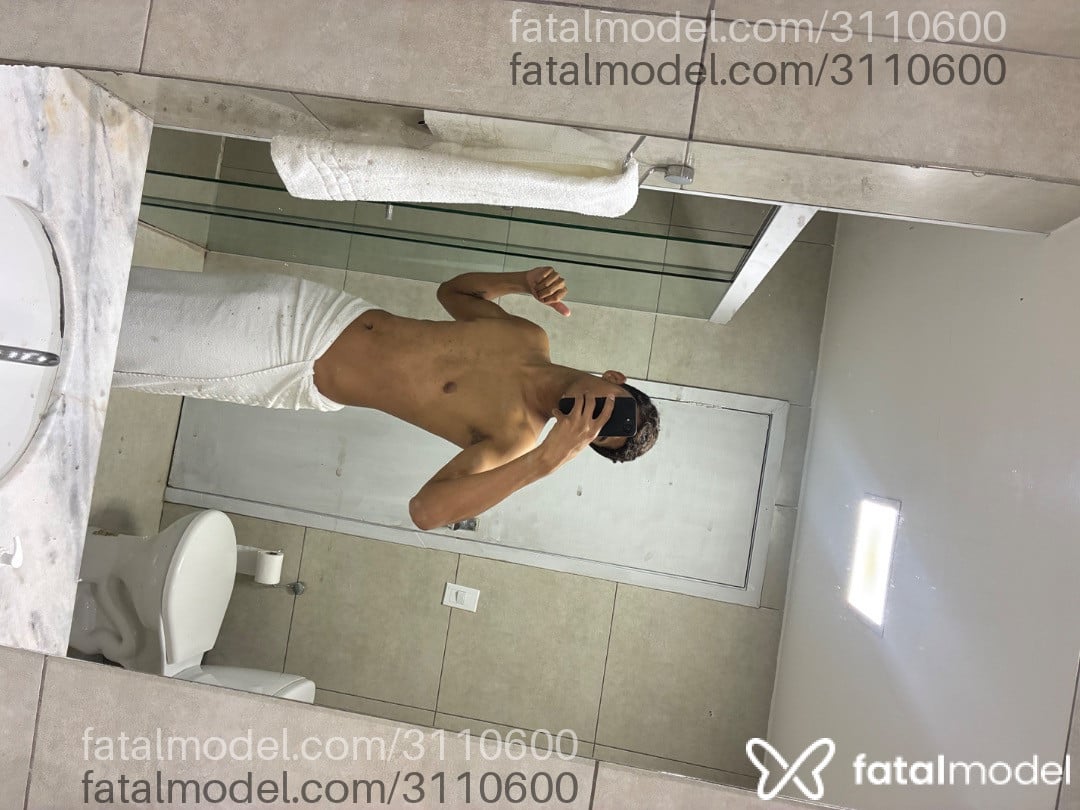 Acompanhante homem com cabelo castanho de olhos pretos em Belo Horizonte Acompanhante homem com cabelo castanho de olhos pretos em Belo Horizonte - Gio Souza