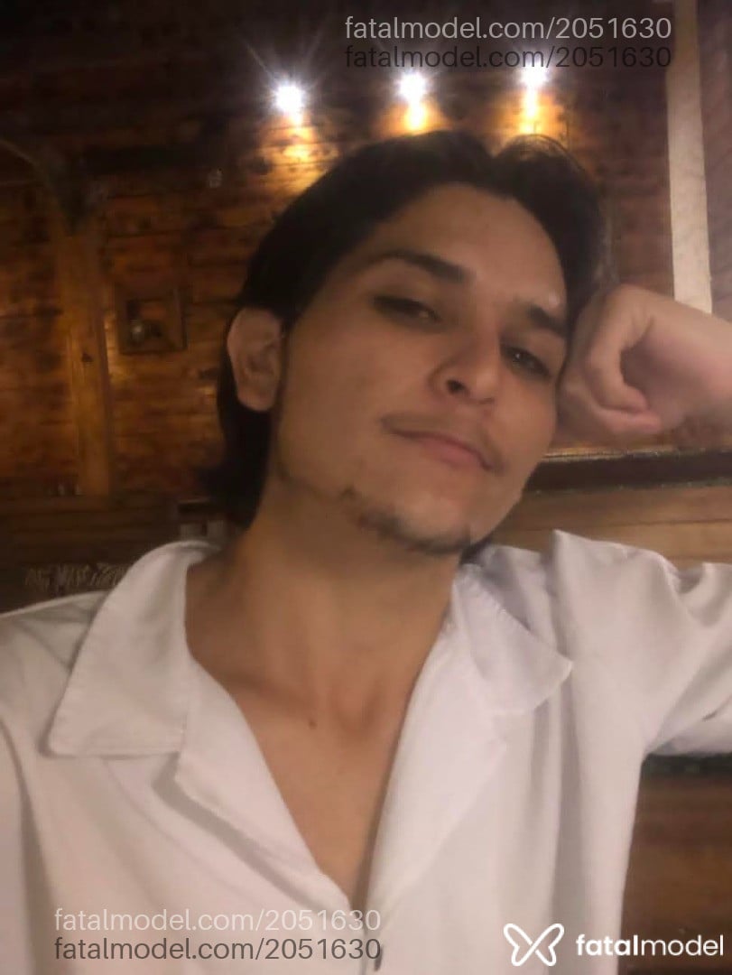 Acompanhante homem com cabelo castanho de olhos verdes em Florianópolis - Faxineiro Angelo