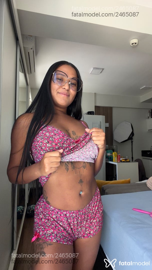 Acompanhante mulher com cabelo castanho de olhos castanhos em Brasília - Safira Satto