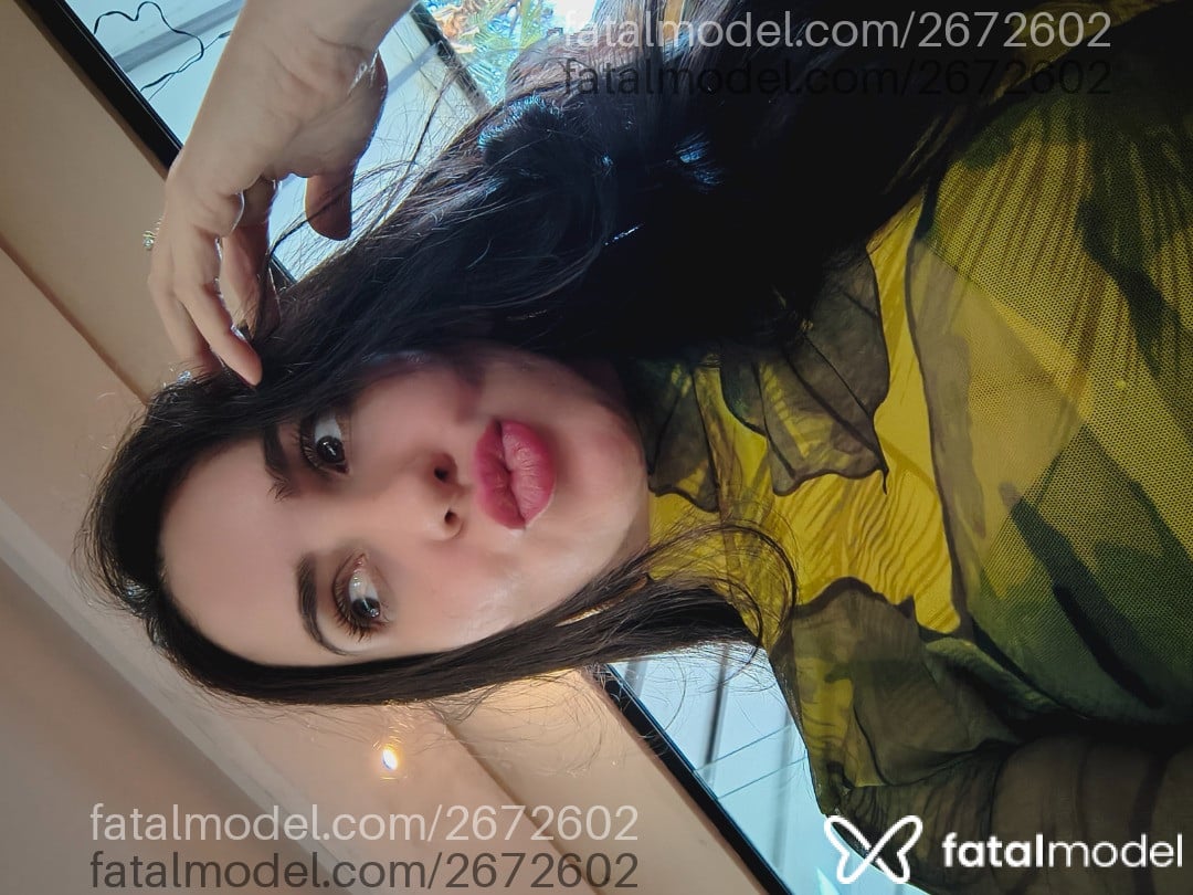 Acompanhante mulher com cabelo castanho de olhos mel em Virtual - Heloísa