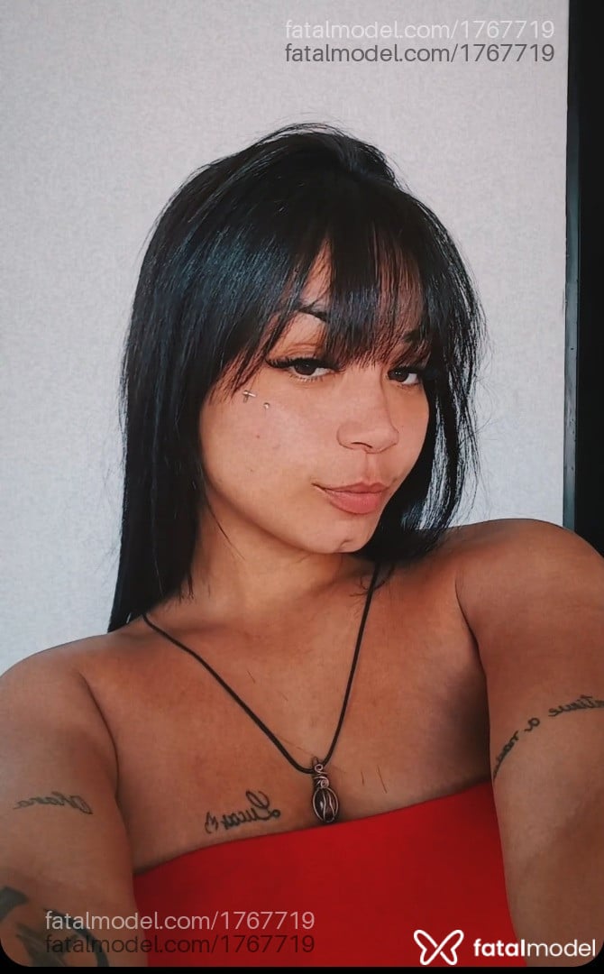 Acompanhante mulher morena (o) de olhos castanhos - Valentina Acompanhante mulher morena (o) de olhos castanhos - Valentina