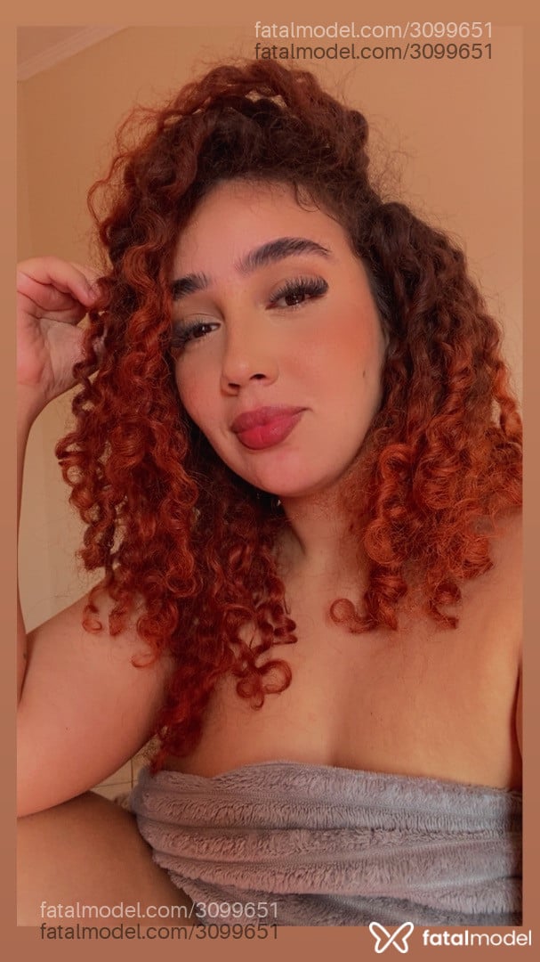 Acompanhante mulher com cabelo colorido de olhos castanhos em Sorocaba - Camila