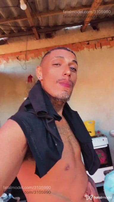 Acompanhante homem com cabelo colorido de olhos castanhos - Chupoedougst Acompanhante homem com cabelo colorido de olhos castanhos - Chupoedougst