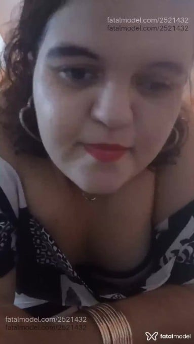 Acompanhante mulher com cabelo castanho de olhos mel - Lari Acompanhante mulher com cabelo castanho de olhos mel - Lari