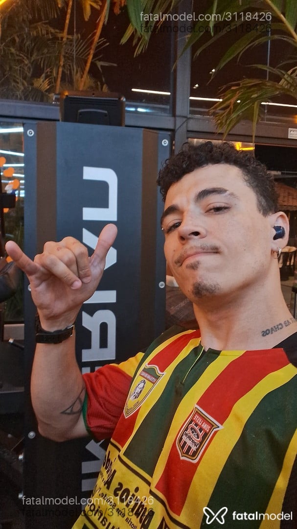 Acompanhante homem morena (o) de olhos castanhos em Taubaté Acompanhante homem morena (o) de olhos castanhos em Taubaté - Vitor