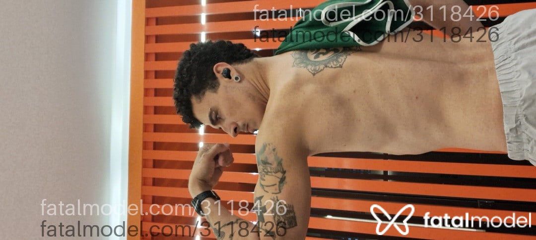 Acompanhante homem morena (o) de olhos castanhos em Taubaté Acompanhante homem morena (o) de olhos castanhos em Taubaté - Vitor