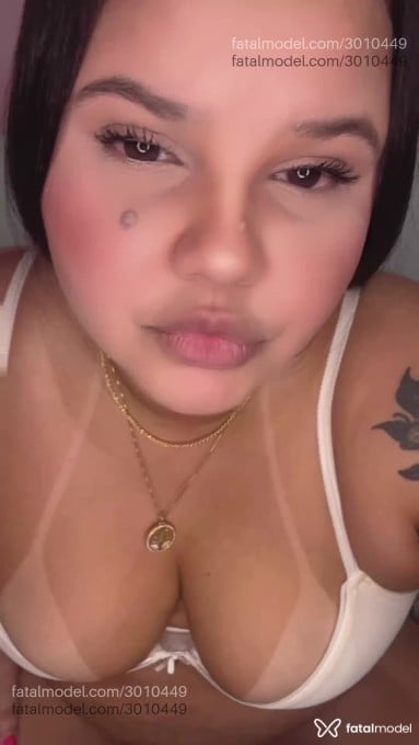 Acompanhante mulher com cabelo castanho de olhos castanhos em Vila Velha - Kiara Aguiar