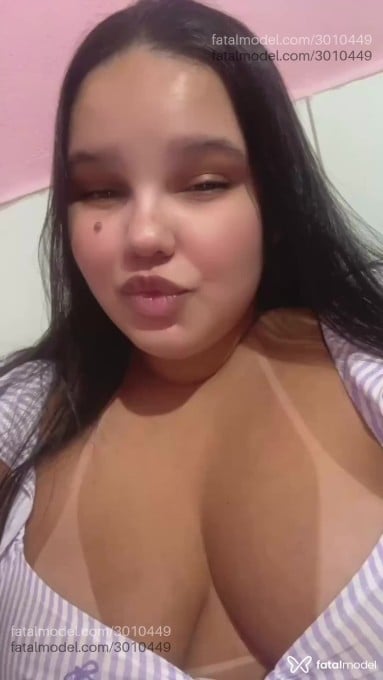 Acompanhante mulher com cabelo castanho de olhos castanhos em Vila Velha - Kiara Aguiar