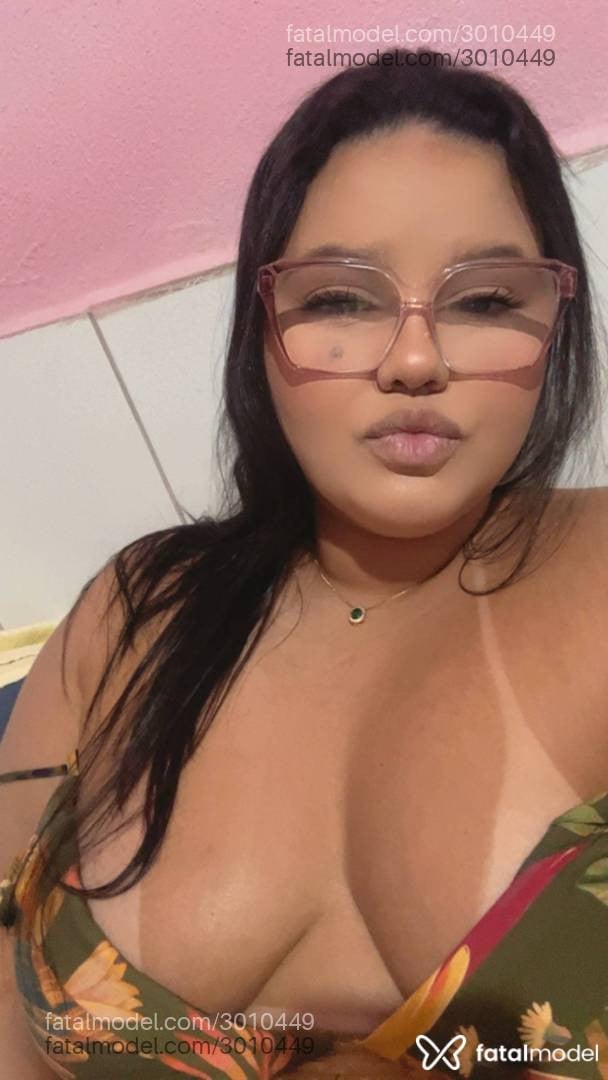 Acompanhante mulher com cabelo castanho de olhos castanhos em Vila Velha - Kiara Aguiar