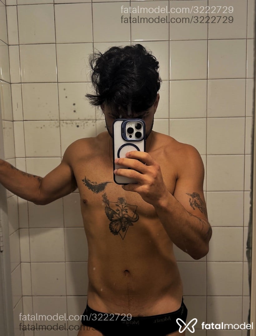 Acompanhante homem com cabelo castanho de olhos pretos - Robert Acompanhante homem com cabelo castanho de olhos pretos - Robert