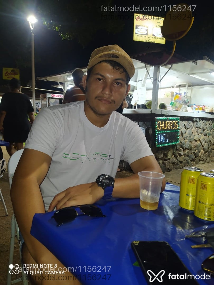 Acompanhante homem com cabelo castanho de olhos castanhos - Paulo Acompanhante homem com cabelo castanho de olhos castanhos - Paulo
