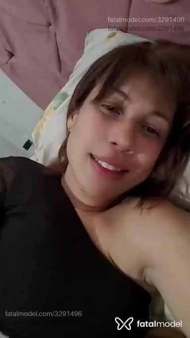Acompanhante mulher com cabelo colorido de olhos pretos - Yuzi Felicia Acompanhante mulher com cabelo colorido de olhos pretos - Yuzi Felicia
