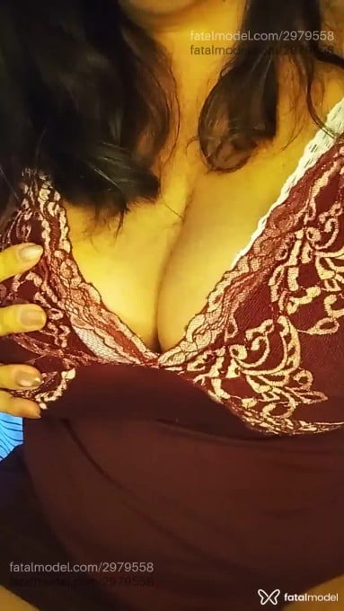 Acompanhante mulher morena (o) de olhos mel - Lillyluxx