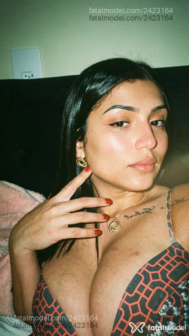 Acompanhante mulher morena (o) de olhos pretos - Samantha