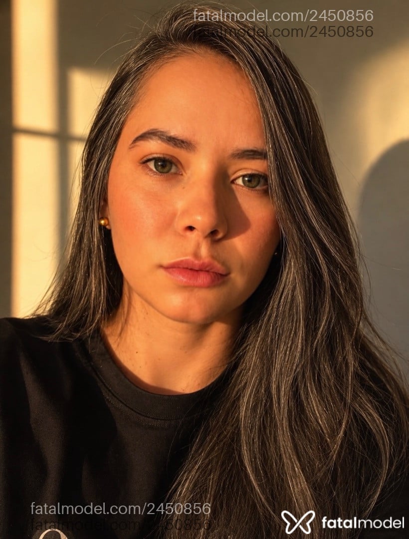 Acompanhante mulher com cabelo castanho de olhos verdes em Brasília - Julia Castro